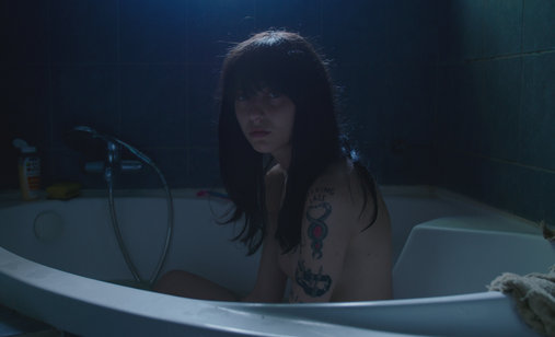 1_20searching_eva_eva_20in_20bathtub